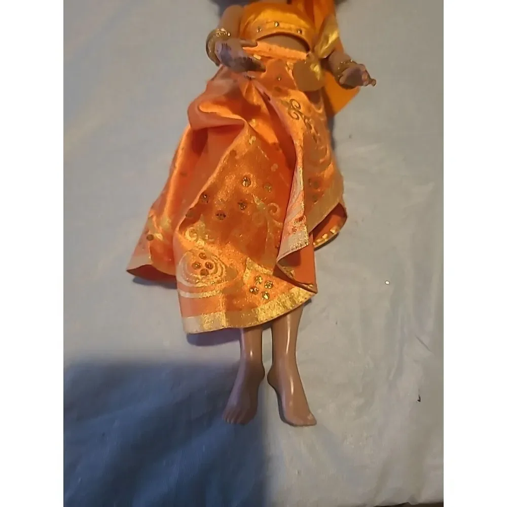 Rainbow High Fashion 2022‎ Meena Fleur Doll 11